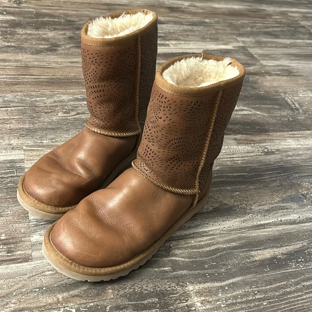 Uggs - Picture 1 of 6